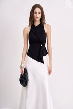 Load image into Gallery viewer, T-shirt with diagonal neck and hem
